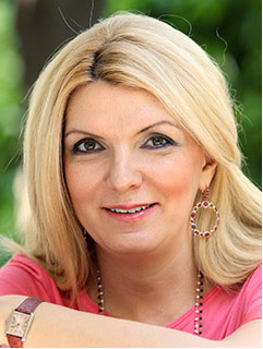 Liza%20Varvogli.jpg